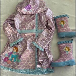 Disney  raincoat size 5/6 and rain boots size 10